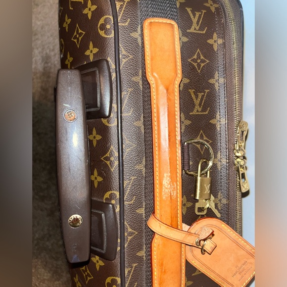 VINTAGE LOUIS VUITTON CARRY ON - Picture 6 of 13